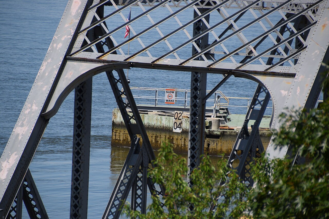 No Wake Sign